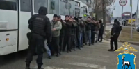 Привозят в военкоматы и составляют протоколы: к кому нагрянул ОМОН - видео - КТВ-ЛУЧ
