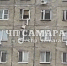 Разбил головой окно и рухнул вниз: камера домофона сняла падение человека из многоэтажки - КТВ-ЛУЧ