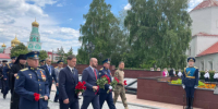 В Сызрани губернатор Самарской области почтил память погибших воинов - КТВ-ЛУЧ