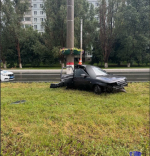 «Десятка» с молодым человеком за рулем на большой скорости впечаталась в столб