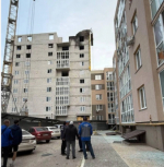 Дрон ударил в многоэтажку, Курумоч снова закрыт: ночью беспилотники атаковали регионы РФ