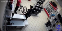Житель Сызрани увел чужой велосипед и попал на видео - КТВ-ЛУЧ