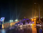 Гранта на Обводном шоссе впечаталась в бетонные блоки. Водитель погиб