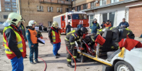 В Сызрани разрезали машину, чтобы спасти людей - КТВ-ЛУЧ